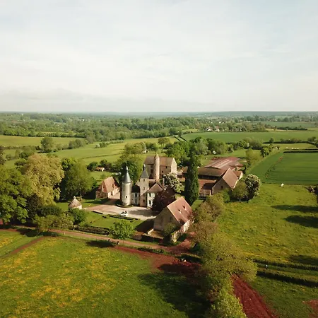 Couette-café Château De Clusors 4*